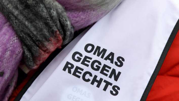 Demo von "Omas gegen Rechts"