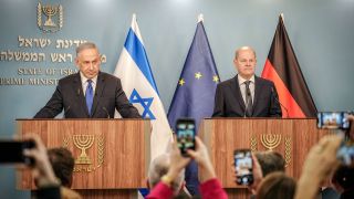Bundeskanzler Olaf Scholz und der israelische Premierminister Benjamin Netanjahu geben ein Pressestatement (Bild: picture alliance/dpa/Kay Nietfeld)